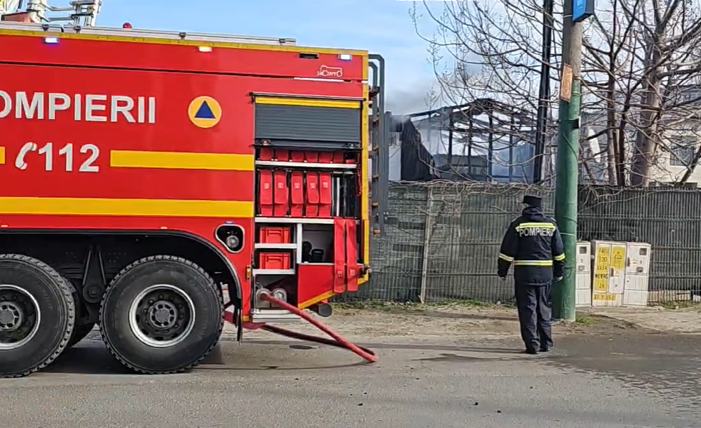 Incendiu devastator la o vopsitorie auto din Constanța. Două mașini distruse în cuptoarele de uscare. Incendiu devastator la o vopsitorie auto din Constanța. Două mașini distruse în cuptoarele de uscare.