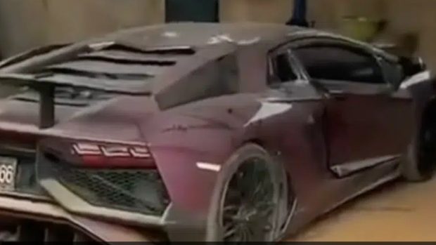 Misterul din jurul unui Lamborghini de 350.000 de euro descoperit abandonat în jungla din Myanmar