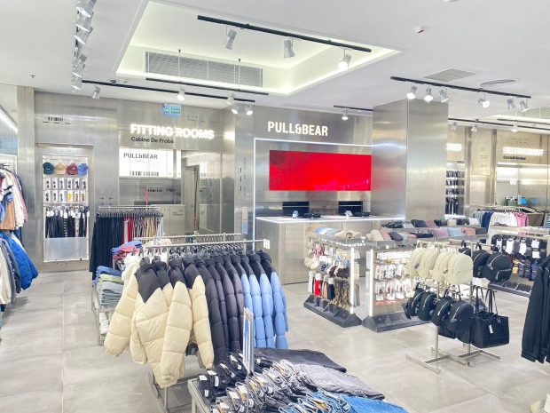 Pull&Bear a redeschis magazinul său emblematic din Băneasa Shopping City. Brandul prezintă un concept reînnoit de magazin