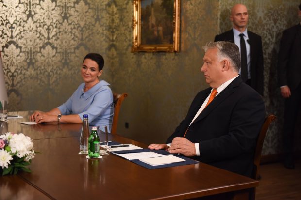 Pedofilie și corupție: criza politică din Ungaria expune decalajul dintre retorica și faptele guvernului. Va avea Viktor Orban de suferit?