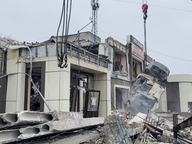 Moscova acuză Ucraina că a bombardat intenționat o brutărie din orașul estic ocupat Lisichansk, atac soldat cu moartea a cel puțin 8 civili | VIDEO
