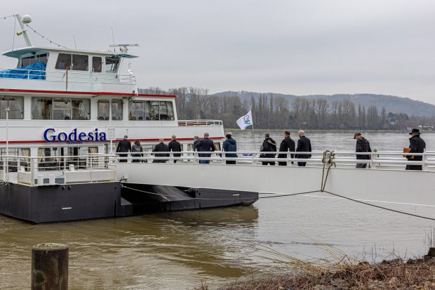AfD are rival: Fostul șef al spionajului german, monitorizat pentru extremism, și-a lansat partid. Congresul a fost organizat pe o barcă | VIDEO