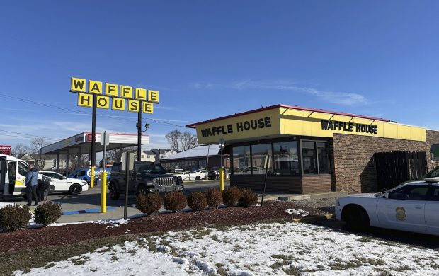 Focuri de armă într-un restaurant din Indianapolis. O persoană a murit, iar alte cinci au fost rănite