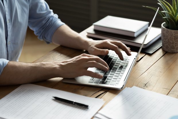 Despre școală, fără ipocrizie. Cum a fost corectura la simularea digitală? Observații de la firul ierbii ale unui profesor de limba română