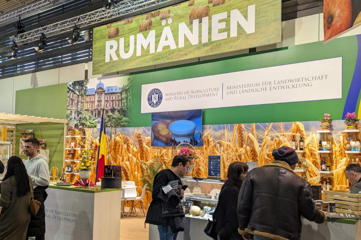 EXCLUSIV. Ministerul Agriculturii a cheltuit 64.000 de euro pentru o vitrină, la un târg internațional din Berlin. Producătorii privați români care au participat separat la același eveniment au cheltuit doar câte „6.000-7.000 de euro”