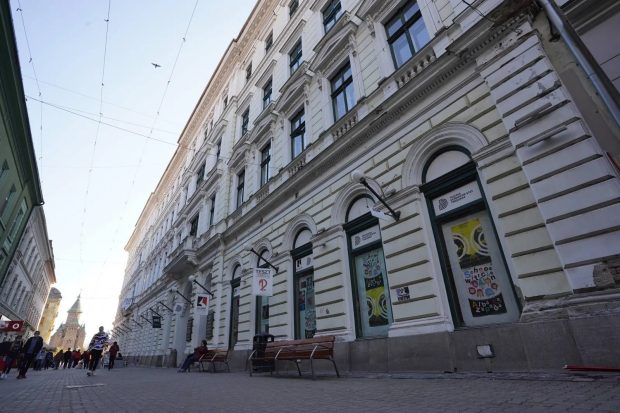 Actriţă rănită pe scena Teatrului German din Timișoara, după ce un decor s-a prăbuşit peste ea în timpul spectacolului