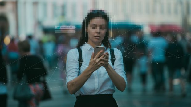 Aproape 4.000 de vedete, victime ale pornografiei trucate cu ajutorul AI. „Este violent, foarte degradant”