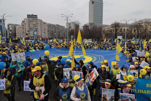 Protest cu mii de medici și asistente în centrul Bucureștiului. Ce nemulțumiri au