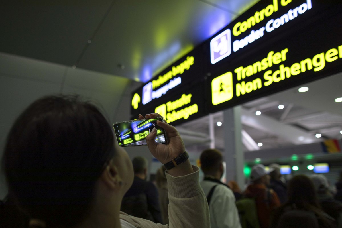 Compania Națională Aeroporturi: „Prima cursă integral operată fără control de frontieră din spaţiul Schengen este, uşor ironic, cursa Austrian Airlines de la Viena”