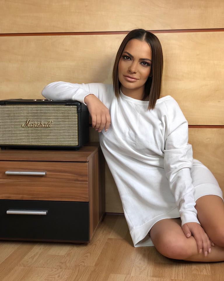Andreea Antonescu, despre relația Andreei Bălan cu Victor Cornea: „Adevărul îl știm noi foarte bine”. S-au rupt relația de prietenie 8 andreea antonescu imagini apartament 5