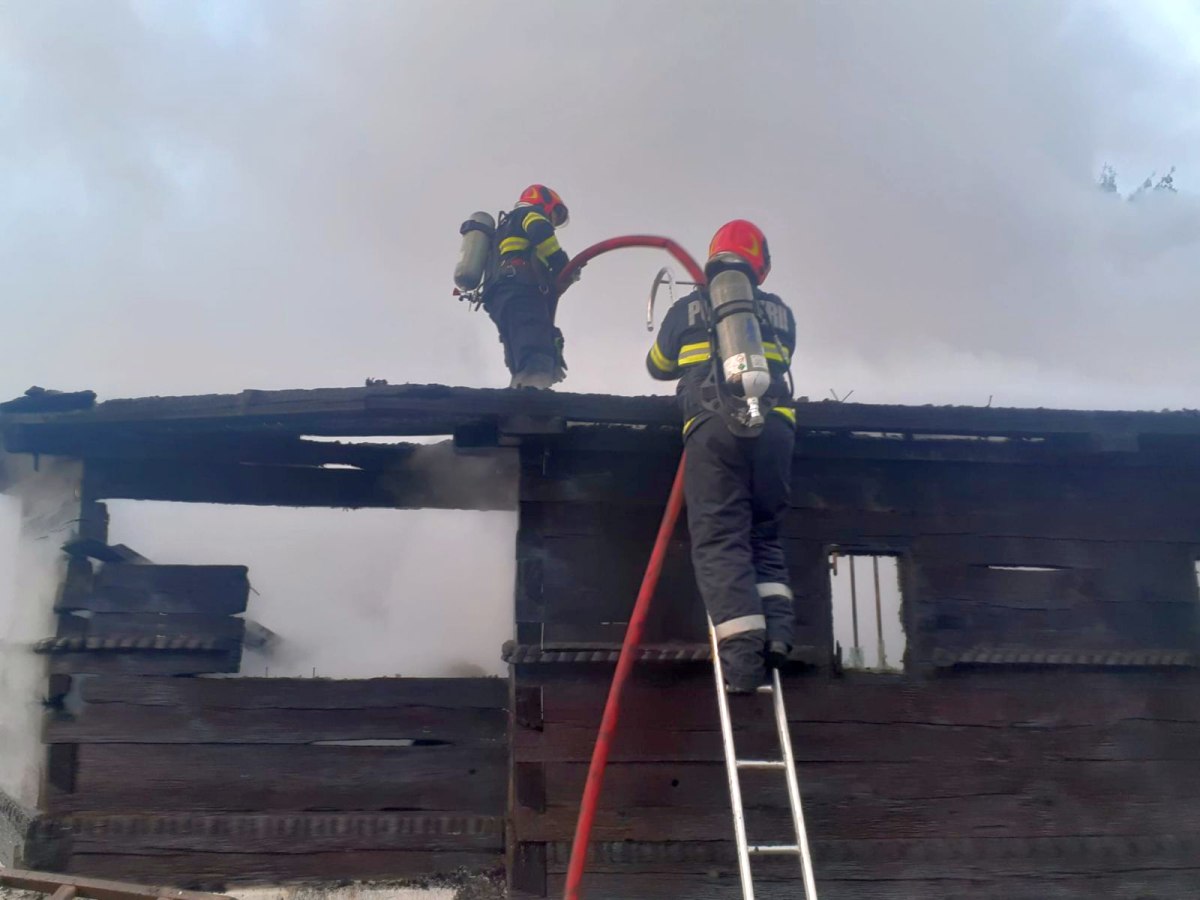 Incendiul a distrus o biserică veche din Vâlcea, monument istoric Incendiul a distrus o biserică veche din Vâlcea, monument istoric