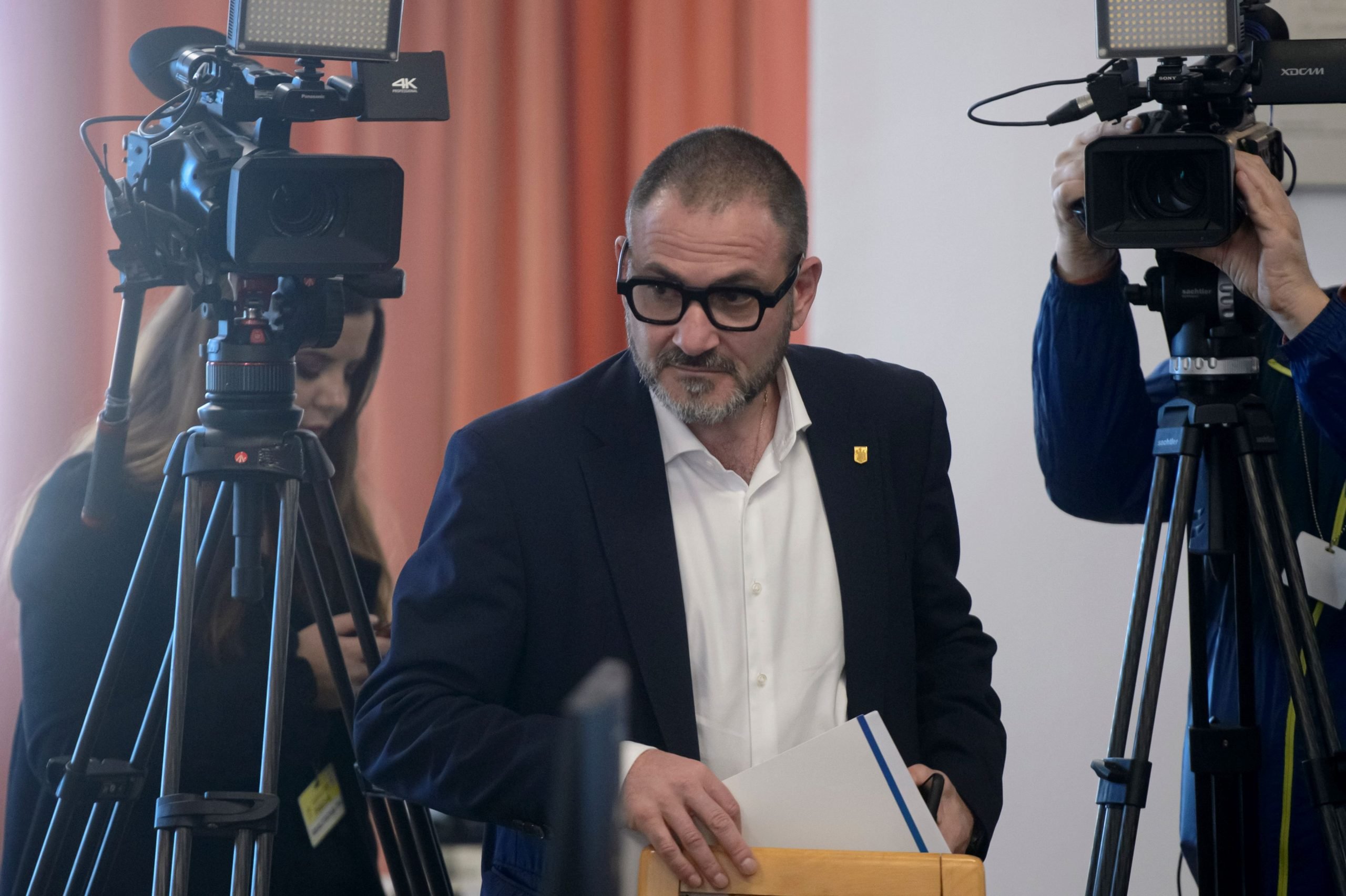 Fumigenele mediatice ale șefului ANPC: de la „puiul vopsit” la „creveții fericiți”. Consultant: „Oamenii au confirmarea că scopul era electoral”