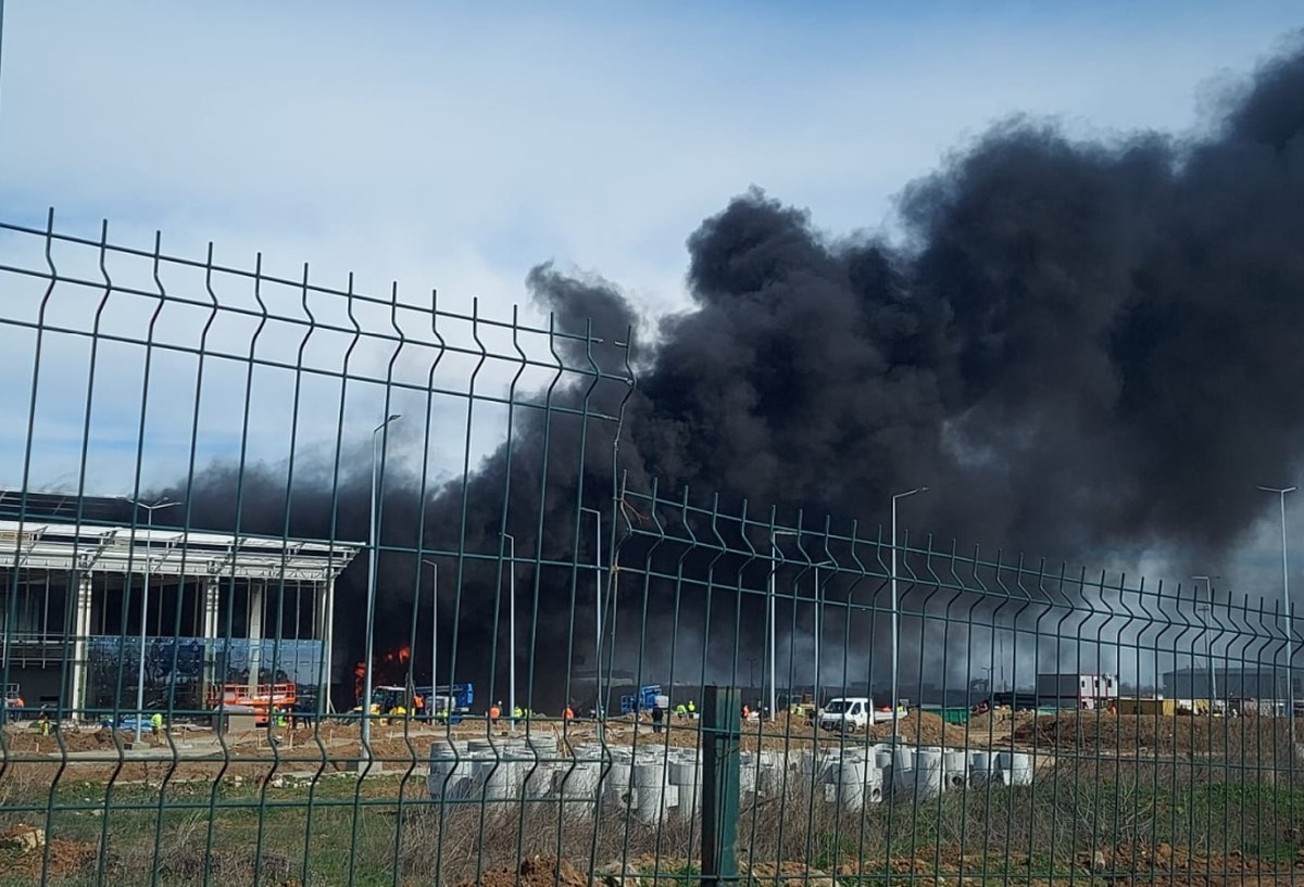 Incendiu la şantierul noului terminal al Aeroportului Internaţional din Craiova