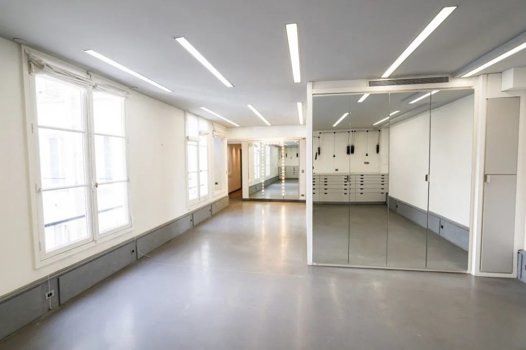 Imagini cu apartamentul din Franța al lui Karl Lagerfeld. Locuința de lux a fost vândută cu 10 milioane de euro 1 karl lagerfeld imagini apartament 2