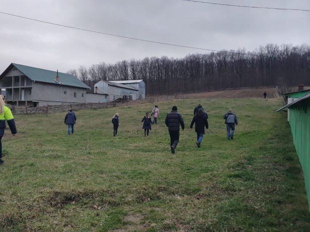 Un copil de doi ani din Botoșani dat dispărut, căutat de peste 100 de persoane, un câine de urmă şi drone