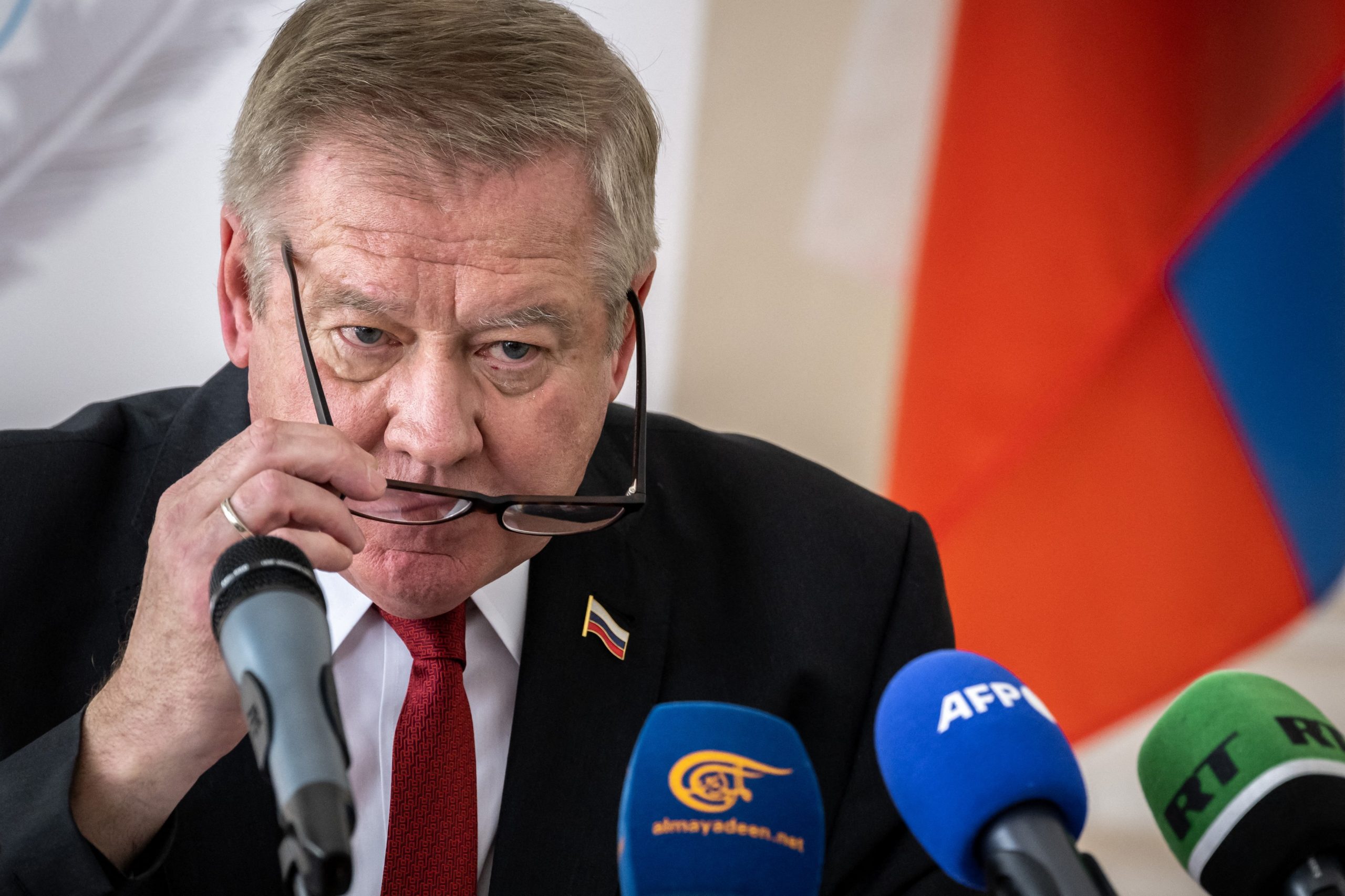 Rusia renunță la negocieri cu Ucraina și organizează un summit de pace. Rusia renunță la negocieri cu Ucraina și organizează un summit de pace.