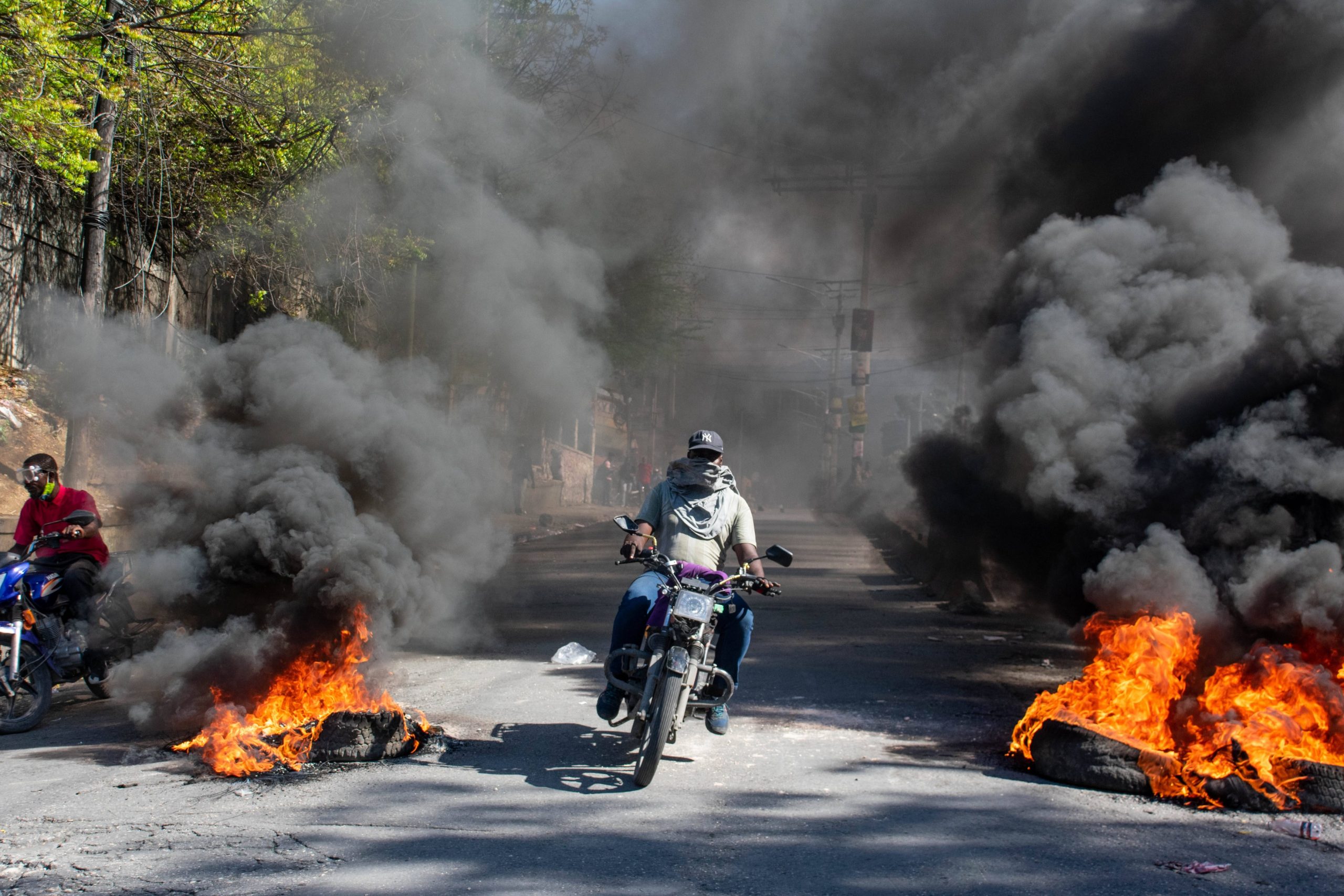 Stare de urgență în Haiti după ce mii de deținuți au evadat. Liderul unei bande criminale spune că vrea să-l răstoarne pe premier