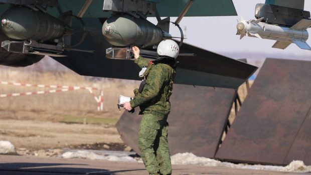 Noua bombă ghidată a Rusiei înclină balanța pe linia frontului. „E un iad. Nu toți băieții noștri rezistă”