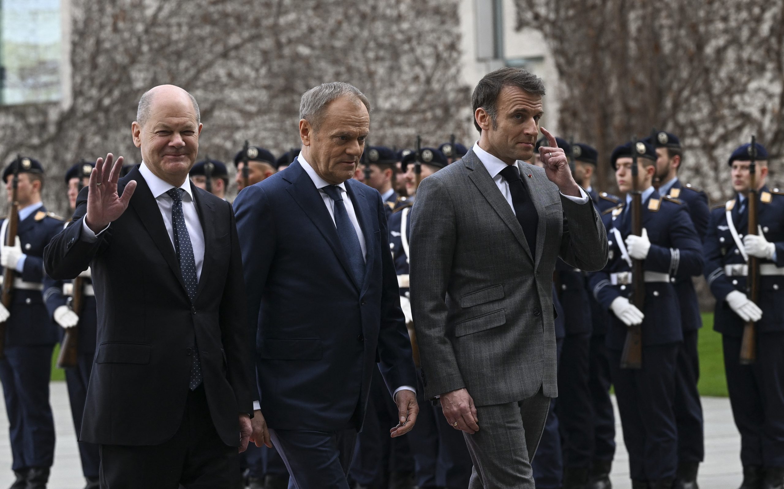 Donald Tusk a sosit la Berlin cu un mesaj puternic, în contextul tensiunilor diplomatice dintre Franța și Germania. Donald Tusk a sosit la Berlin cu un mesaj puternic, în contextul tensiunilor diplomatice dintre Franța și Germania.