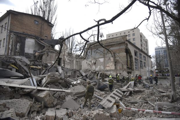 Război în Ucraina, ziua 761 | Rușii au lansat peste 1.000 de bombe, drone și rachete doar în ultima săptămână, acuză Kievul