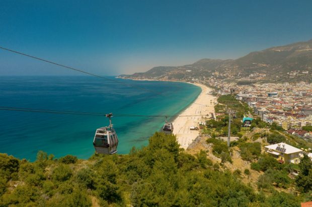 O soluție nonconformistă pentru situații stresante: rezervă un sejur în Antalya!