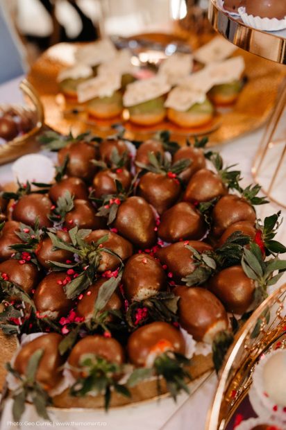 Răsfăț la deschiderea locației Căpșuni Delicioase, în inima Capitalei. Invitații au luat parte la un eveniment deosebit.