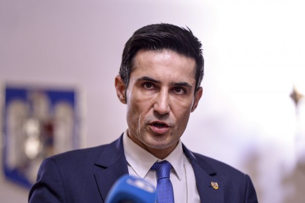 Claudiu Manda, absent la aproape jumătate din voturile din Parlamentul European. E depășit doar de un eurodeputat grec, aflat în închisoare