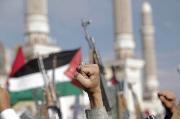 SUA afirmă că au distrus două baze ale rebelilor houthi din Yemen, care atacă nave comerciale