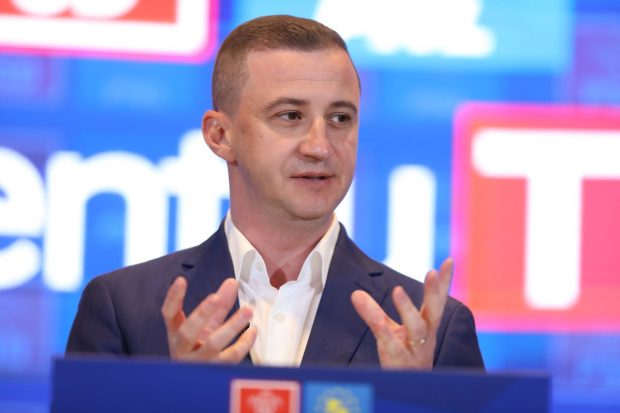Alfred Simonis îi cere lui Piedone „să se gândească” la „un exit” din cursa pentru Primăria Capitalei