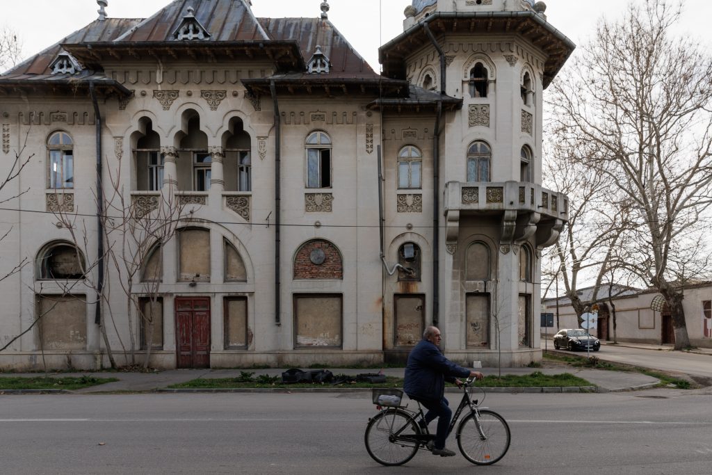 hotel imparatul traian din corabia