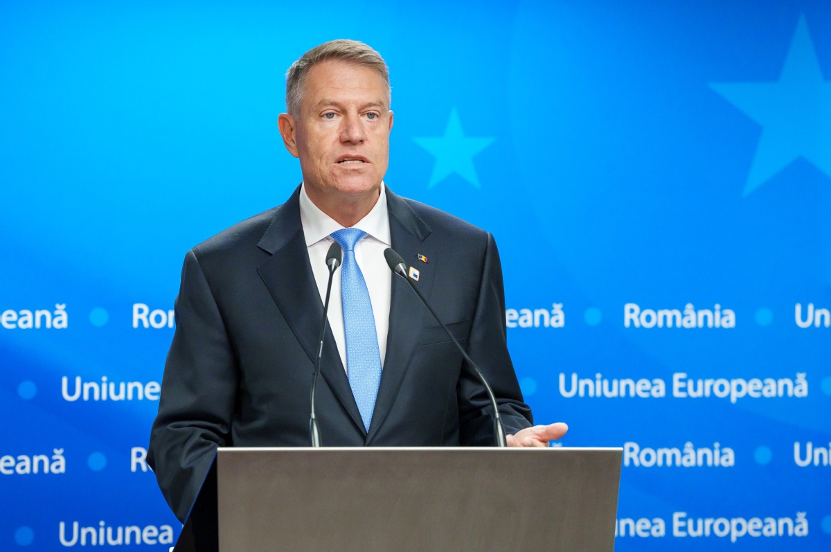Premierul Klaus Iohannis primeste distinctia speciala de la Washington Premierul Klaus Iohannis primeste distinctia speciala de la Washington