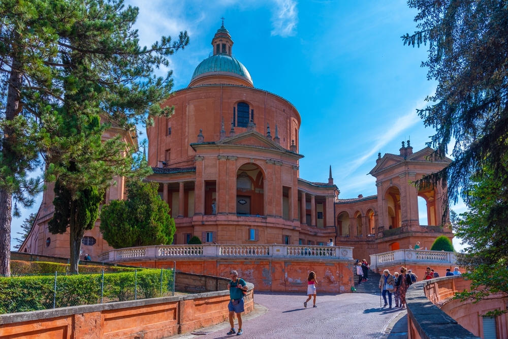 Bologna, bijuteria gastronomiei italiene: de ce ar trebui să vizitezi acest oraș fascinant 4 madonna di san luca