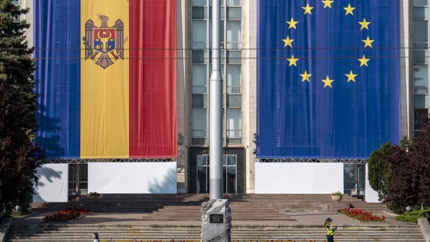 Londra avertizează că Rusia plănuiește atacuri hibride în Republica Moldova, înaintea prezidențialelor și a referendumului privind aderarea la UE