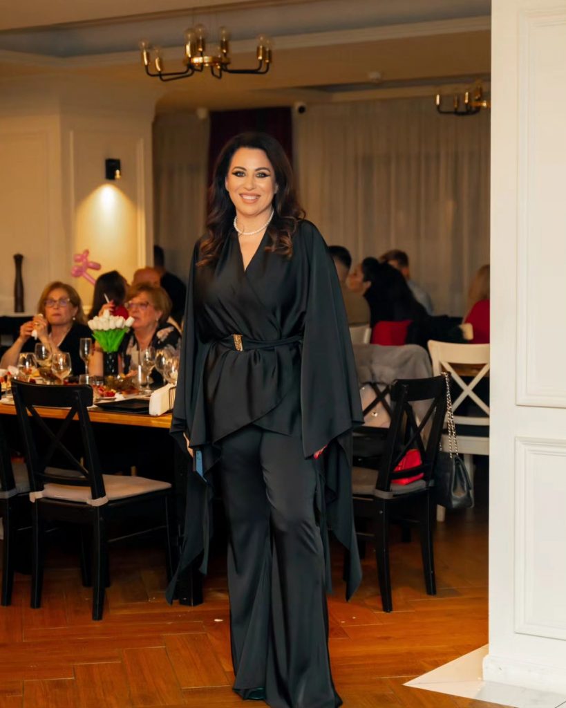 Fotografia cu care Oana Roman și-a pus fanii pe jar. Cum apare alături de un bărbat misterios 9 oana roman 48 de ani 3