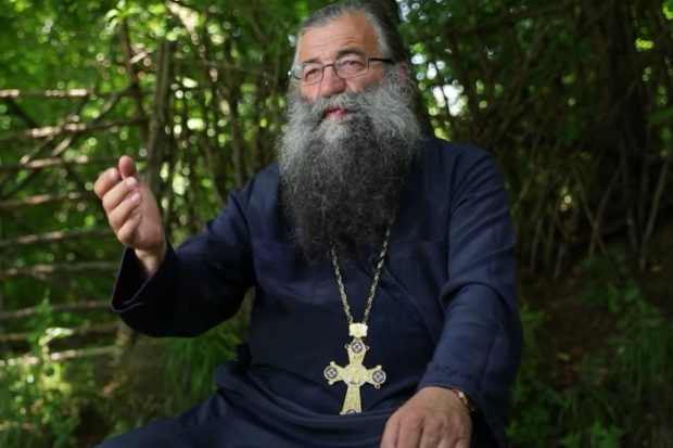DERAPAJ. Un preot condamnă victimele agresiunilor sexuale: „Fetele nu sunt chiar nevinovate. Dacă el face pușcărie, să facă și ea”. Reacția BOR