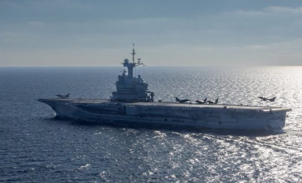 Franţa trimite un portavion nuclear în Marea Mediterană, sub control NATO: „Este un mesaj adresat ruşilor”