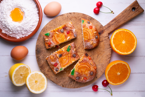 Prăjitură răsturnată cu fructe – cum se prepară