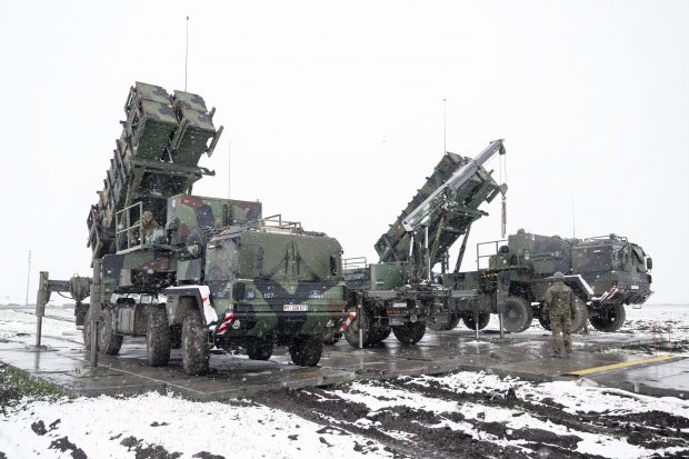 Război în Ucraina, ziua 786 | Acord în NATO pentru trimiterea de sisteme de apărare antiaeriană și obuze către Kiev