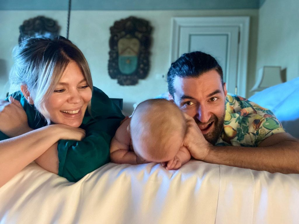 smiley gina pistol si josephine