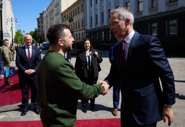 Jens Stoltenberg, vizită-surpriză la Kiev: „Aliații NATO nu au livrat ce am promis în ultimele luni”