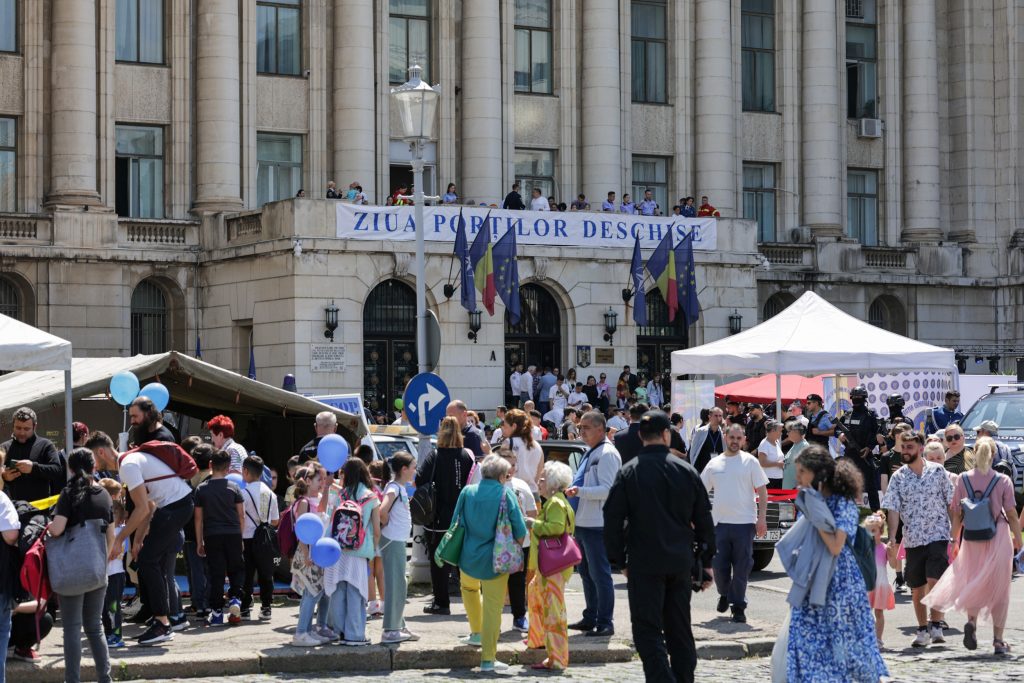 FOTO | Copiii au preluat puterea la Ministerul Afacerilor Interne. Cei mici pot păși pe balconul unde Ceaușescu a ținut ultima cuvântare 1 1 poza deschidere 20240531114530img6599