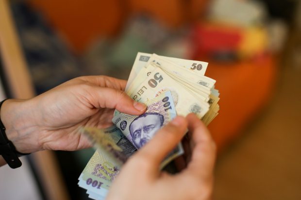 Salariul minim va creşte la 3.700 de lei brut, de la 1 iulie, anunță premierul Ciolacu