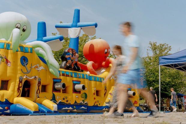 Castel gonflabil luat de „ciclon” și aruncat în fluviul Elba, la Magdeburg. 6 copii au fost răniți