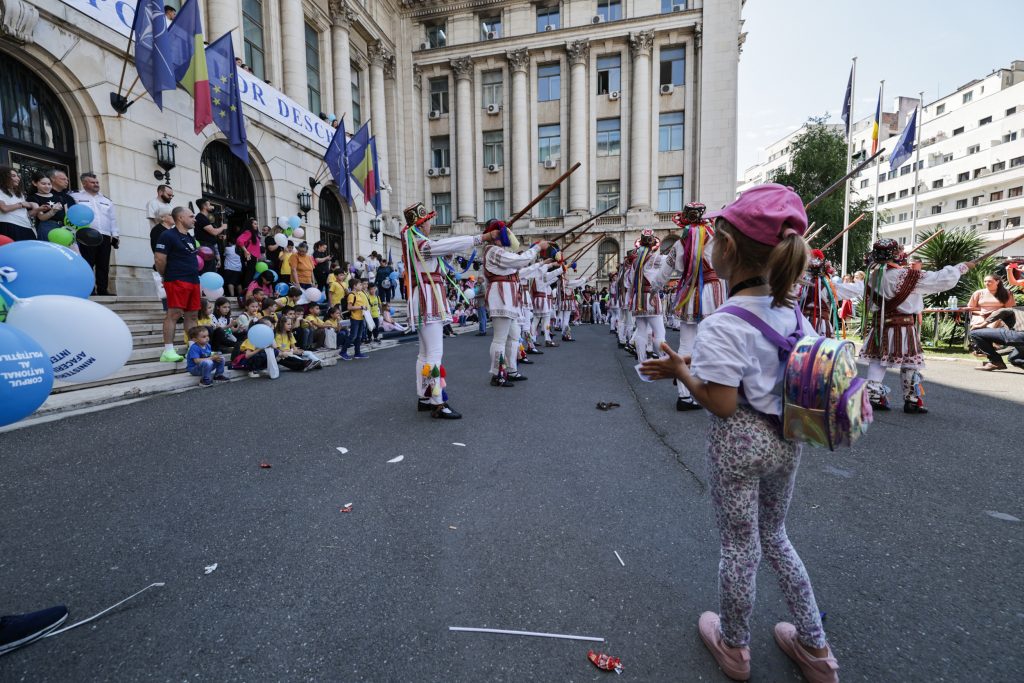 FOTO | Copiii au preluat puterea la Ministerul Afacerilor Interne. Cei mici pot păși pe balconul unde Ceaușescu a ținut ultima cuvântare 8 20240531112503img6507