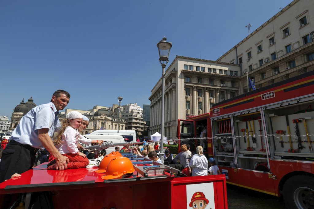 FOTO | Copiii au preluat puterea la Ministerul Afacerilor Interne. Cei mici pot păși pe balconul unde Ceaușescu a ținut ultima cuvântare 20 20240531114004img6578