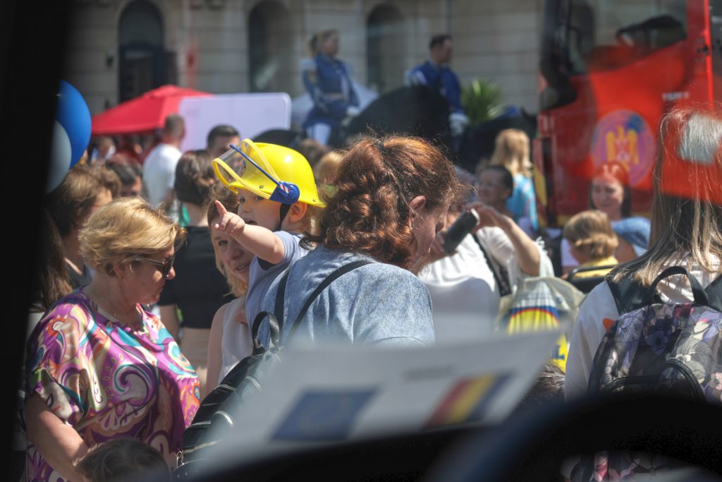 FOTO | Copiii au preluat puterea la Ministerul Afacerilor Interne. Cei mici pot păși pe balconul unde Ceaușescu a ținut ultima cuvântare 21 20240531114117img6580