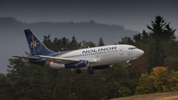 Un Boeing 737-200 al companiei canadiene Nolinor este cel mai vechi avion de pasageri din lume. De când zboară
