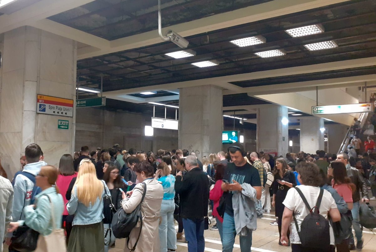 Cozi mari la metrou din cauza defecțiunii! Circulație afectată pe M2. Cozi mari la metrou din cauza defecțiunii! Circulație afectată pe M2.