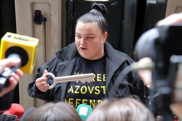 Delegația Ucrainei la Eurovision a fost amendată după ce a purtat tricouri cu mesaje prin care cerea eliberarea luptătorilor de la Azovstal