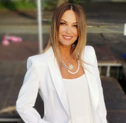 Anca Țurcașiu, la plajă cu presupusul iubit. Cum a fost surprinsă artista când credea că nu va afla nimeni 12 anca turcasiu 1